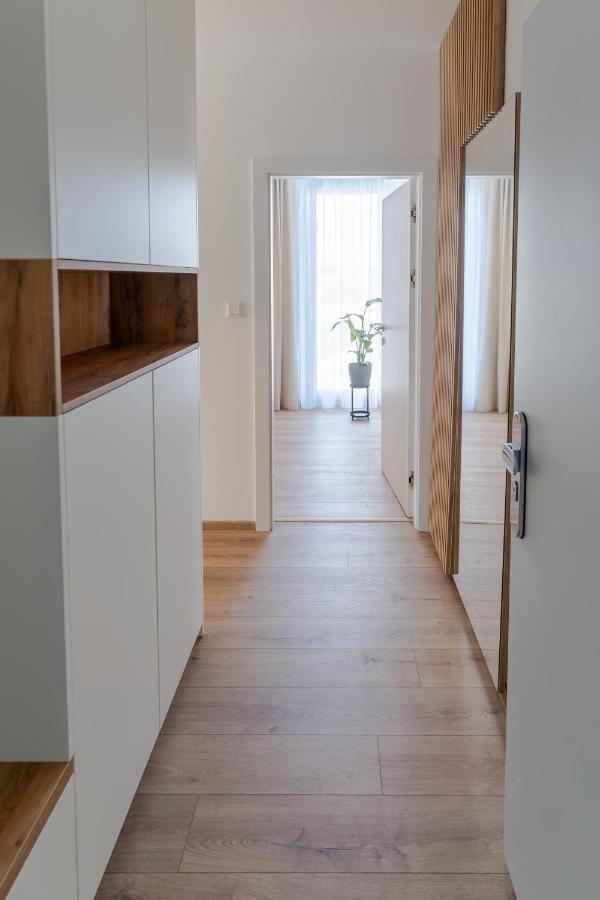 Avocado Apartment Victory Port Liptovsky Mikulas Ngoại thất bức ảnh